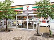 セブンイレブン 徒歩8分。コンビニ 620m