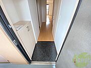 玄関には豊富な靴を揃えてしまえるシューズインボックス