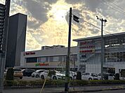 ヨークベニマル あすと長町店9時30分～21時30分まで営業しております。ドラッグストアや衣料品店等が併設されております。 900m