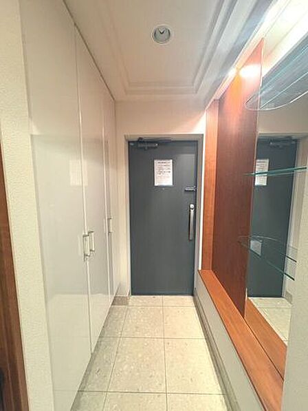 大容量の下足入が備わっており、靴や小物をすっきり収納できるため、いつでも整った美しい玄関を保てます!