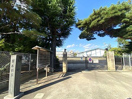 長町小学校 550m