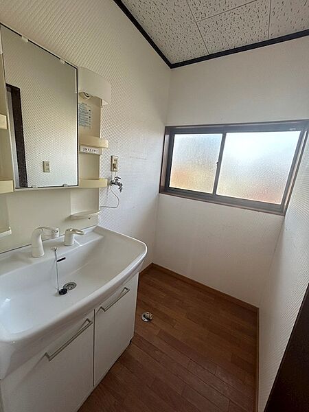 apartment 栃木県芳賀郡市貝町大字上根636-3
上根の賃貸情報を見る
物件地図