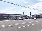 ファミリーマート潮見店宮崎市潮見町にある飲食品、日用品を扱うコンビニエンスストアチェーン。 910m