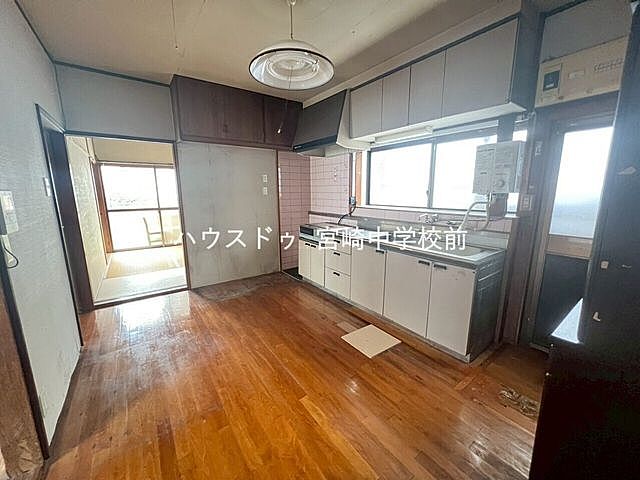 キッチン 宮崎市潮見町