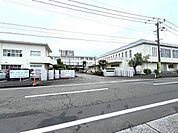 赤江東中学校教育目標:「フロンティア精神で活気にあふれ、心豊かな、自ら学ぶ、たくましい生徒の育成」 930m
