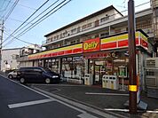 デイリーヤマザキ日吉本町店 621m