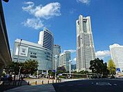 桜木町駅（665m）
