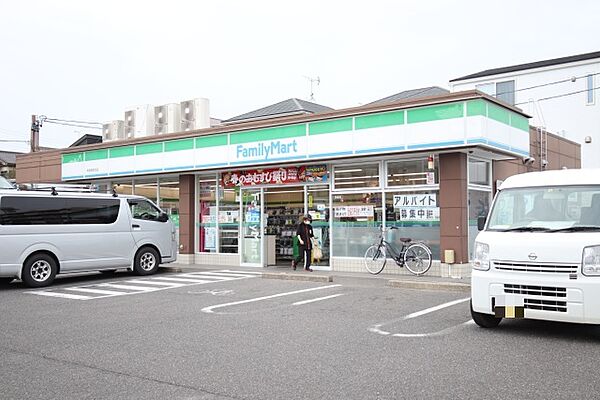 画像19:ファミリーマート　名東猪高台店