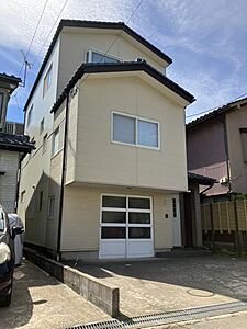 外観：若草町の3階建住宅☆小中学校も近く部屋数も多いので子育て世帯にも◎