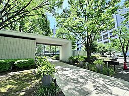 【パブリックガーデン】オートロックが導入されているので、防犯面でも安心してお過ごしいただけます。
