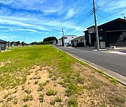 奥は行き止まりになっている為、車通りも少なく静かな環境です