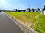 宅地内に電気、ガス、上下水道、雨水排水管などのライフラインがすでに引込み整備されています