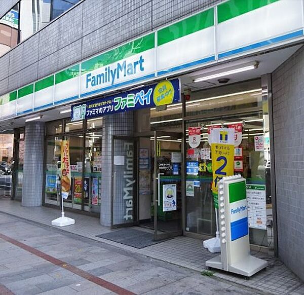 画像20:【コンビニエンスストア】ファミリーマート 神田須田町一丁目店まで62ｍ