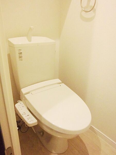 画像11:バストイレ別。温水洗浄便座付き