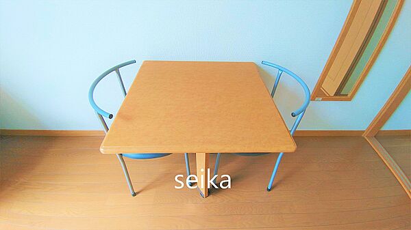 画像17:折り畳み式テーブル・椅子付き