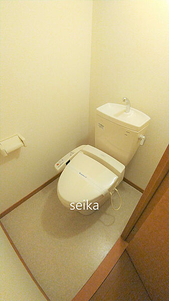 画像10:バストイレ別。温水洗浄便座