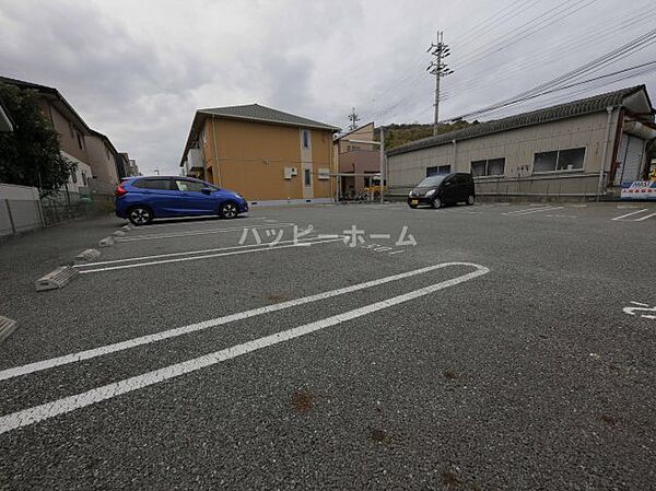 画像16:駐車場