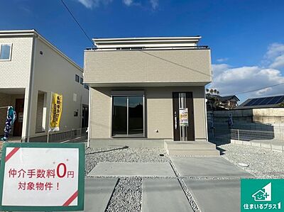 外観：周辺は落ち着いた街並みの住宅地！子育てがしやすい住環境です！まだ未完成ですが、現地でしかわからない事もございます。是非一度ご覧ください。