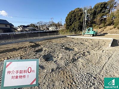 外観：周辺は落ち着いた街並みの住宅地！子育てがしやすい住環境です！まだ未完成ですが、現地でしかわからない事もございます。是非一度ご覧ください。