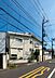 外観：道路に約25ｍ接する広い間口が魅力。開放感があり、敷地の広がりを感じられます。現地（2026年7月）撮影