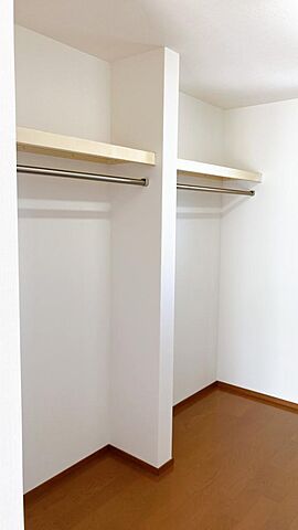 室内 津市大園町15-7