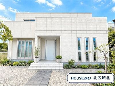 外観:大和ハウス施工の注文住宅!土地122坪超のゆとりある敷地に、最大6台駐車可能です。※実際の写真に家具をCG合成したものです。 外観:大和ハウス施工の注文住宅!土地122坪超のゆとりある敷地に、最大6台駐車可能です。※実際の写真に家具をCG合成したものです。