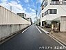 その他：【西側前面道路】幅員約4.5ｍ前面道路。道幅が広すぎると交通量が増えてしまうのも心配ですので、これぐらいが理想的な道幅なのかもしれませんね。