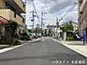 外観：道路幅にゆとりがあるので、車種を選びません。大きめの車に乗りたい方にもオススメです。