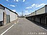 その他：【南側前面道路】道路幅にゆとりがあるので、車種を選びません。大きめの車に乗りたい方にもオススメです。