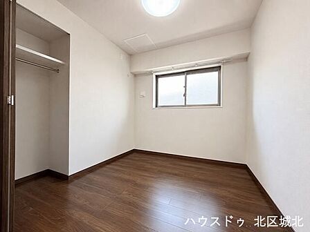 【4.5帖洋室】クローゼット付きお部屋。季節物の整理に便利で、使い勝手の良い洋室収納です。