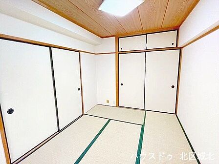 LDKに隣接した6帖和室。くつろぎの空間や来客時など、多用途に活用できます。※賃貸前の写真です
