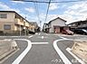 その他：【北側前面道路】幅員約4.3ｍ前面道路。車がすれ違うには厳しい道幅ですが、車はスピードを抑えて走行するので、お子様にも安全な道幅となっています。