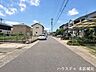 外観：【南側前面道路】幅員約6.5ｍ前面道路。街並みが開放的で圧迫感がありません。