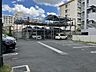 駐車場：車の出し入れがしやすい平面駐車場です。