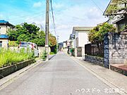 北側道路は幅約3.5mとセットバックが必要になりますが、大型車の通行がないので、振動や騒音が抑えられます。
