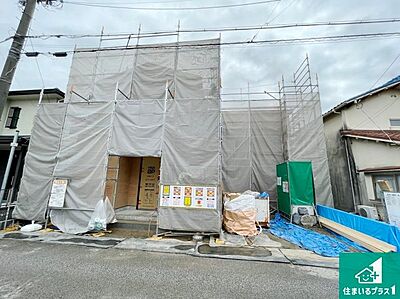 外観：周辺は落ち着いた街並みの住宅地！子育てがしやすい住環境です！まだ未完成ですが、現地でしかわからない事もございます。是非一度ご覧ください。