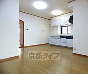 10帖のＬＤＫです。キッチンに窓があるのが嬉しいです。