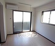 窓が2箇所あり明るいお部屋です