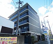 鉄筋コンクリートのしっかりしたマンションです。