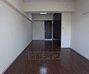 広々とした部屋です。