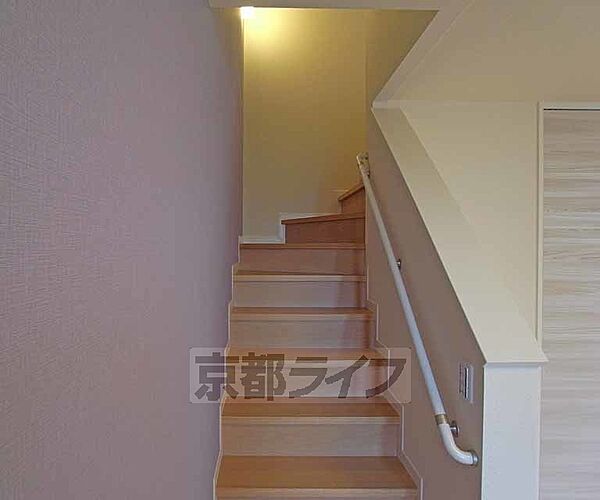 画像11:間接照明がオシャレな階段