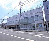 京都信用金庫 東桂支店まで200m 広い道路沿いで使いやすい