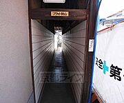ひっそりとした入口です。