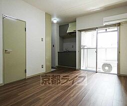 レッドボールコート上鳥羽 305 3階ワンルームのリビング/ダイニング