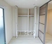 クローゼットなので開口幅が大きく使いやすいです
