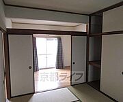 和室と洋室の間仕切り扉です