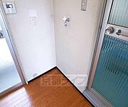 お風呂の隣に洗濯機置き場があります
