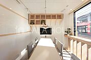 個室の商談席もあるのでお子様が泣いてしまっても大丈夫ですお気軽にご家族みなさんでお越しください