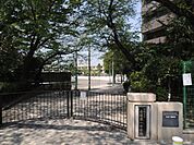 赤塚第一中学校 874m