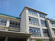 板橋区立いたばしボローニャ子ども絵本館 701m